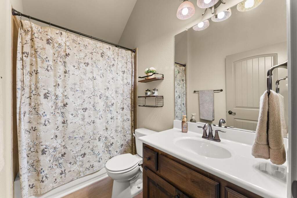 4 Bedroom Single Family Home/House's Image 19
