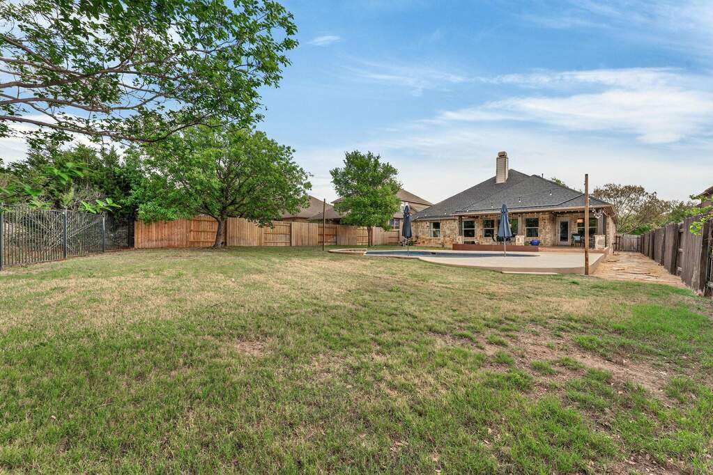 4 Bedroom Single Family Home/House's Image 25