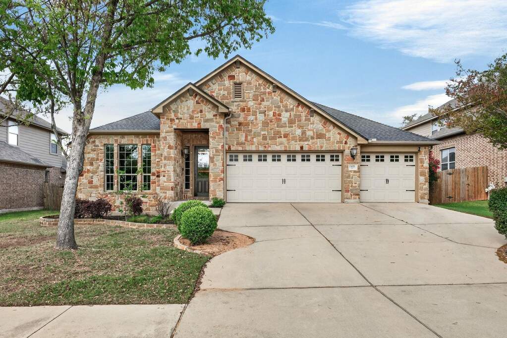 4 Bedroom Single Family Home/House's Image 28