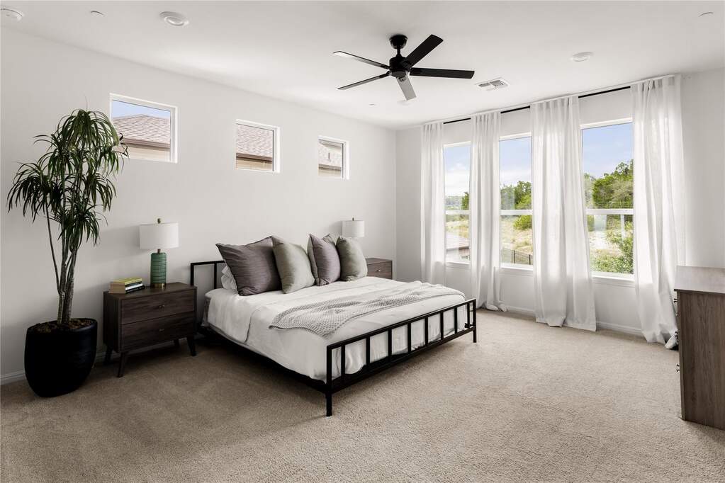 4 Bedroom Single Family Home/House's Image 9
