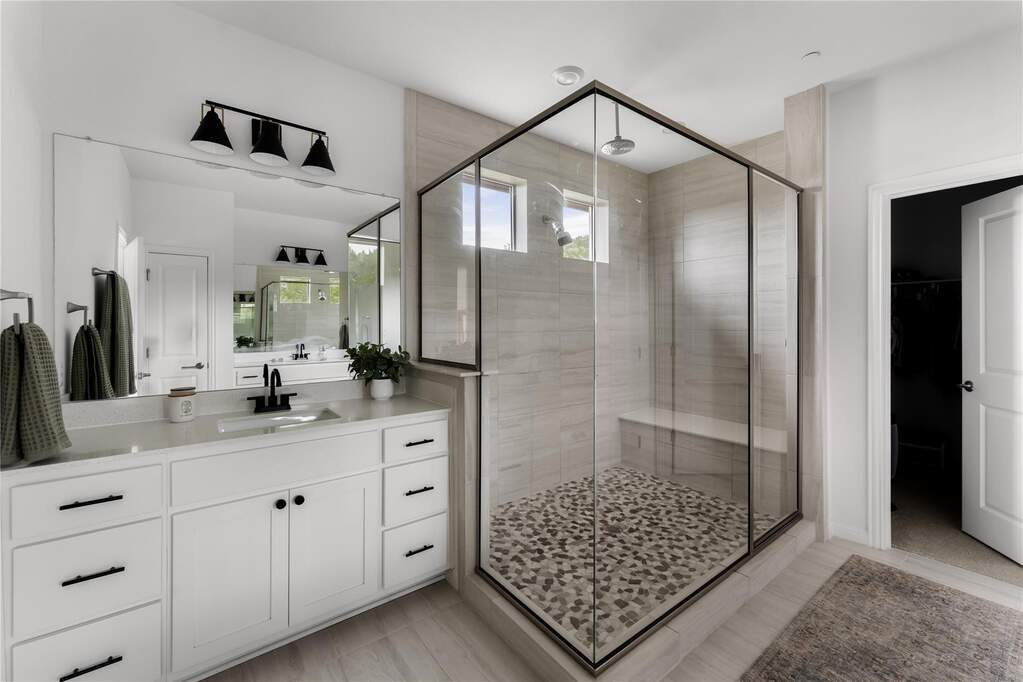 4 Bedroom Single Family Home/House's Image 11