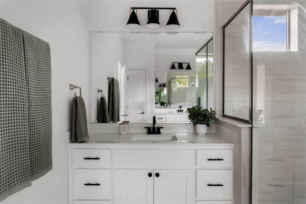 4 Bedroom Single Family Home/House's Image 12