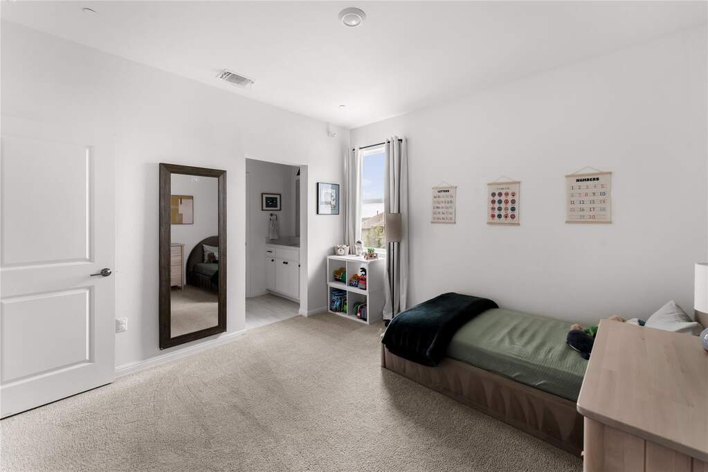 4 Bedroom Single Family Home/House's Image 16