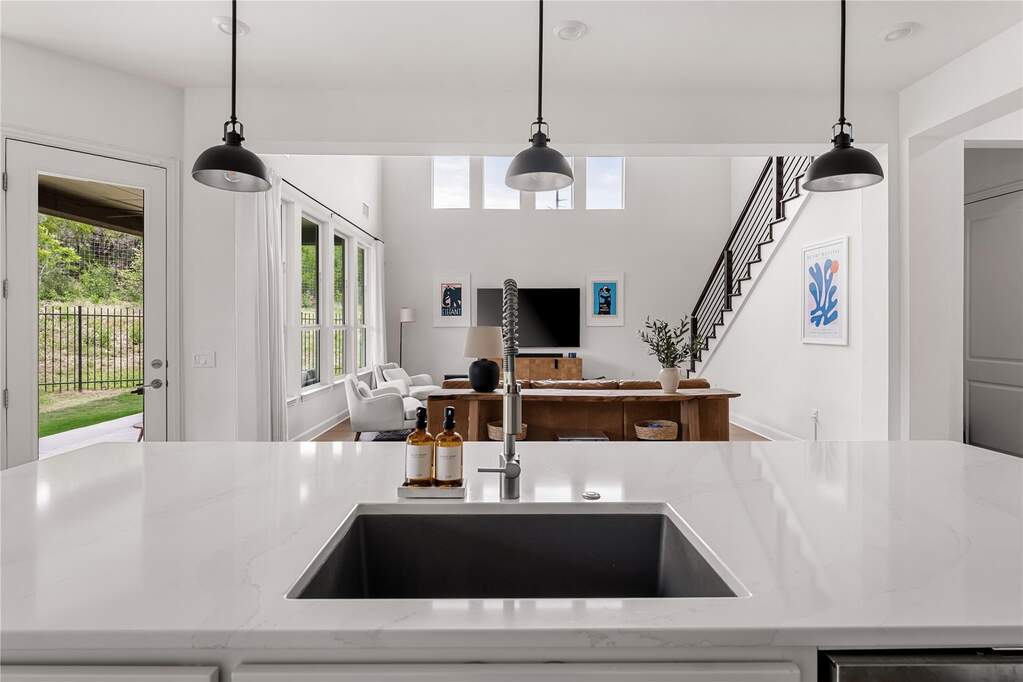 4 Bedroom Single Family Home/House's Image 3