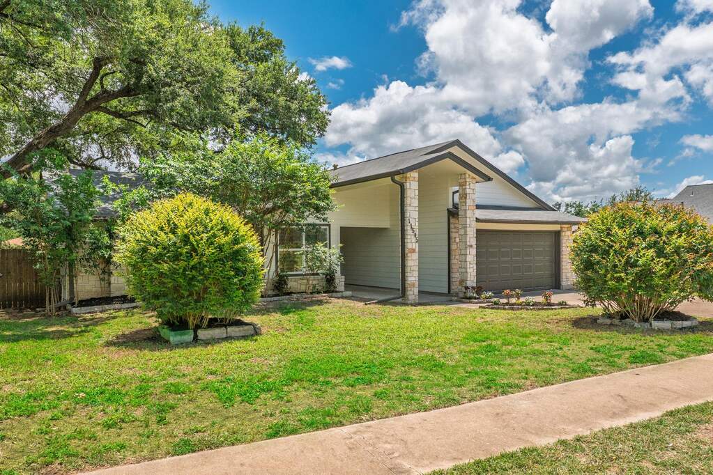 3 Bedroom Single Family Home/House's Image 32