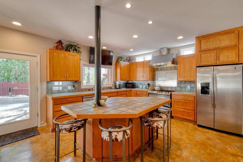 3 Bedroom Single Family Home/House's Image 7
