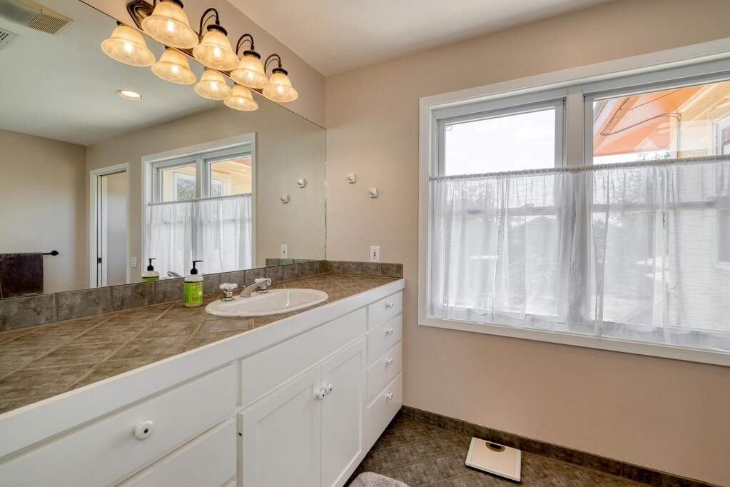 3 Bedroom Single Family Home/House's Image 16