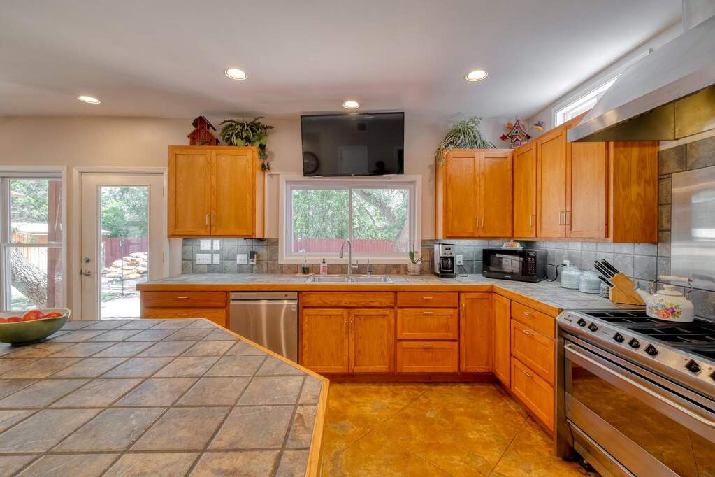 3 Bedroom Single Family Home/House's Image 6