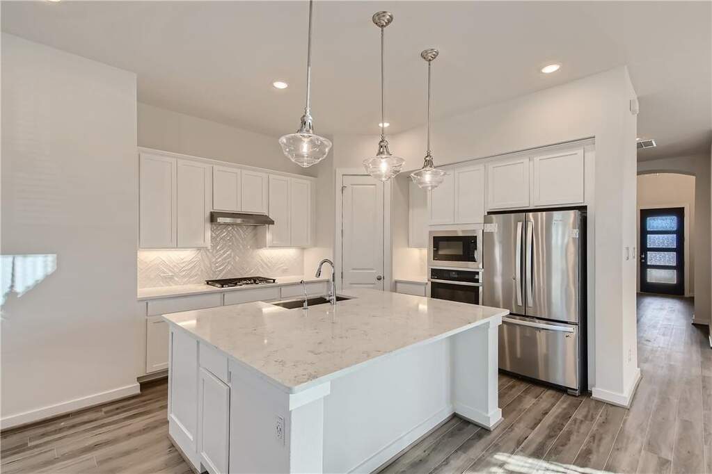 4 Bedroom Single Family Home/House's Image 3