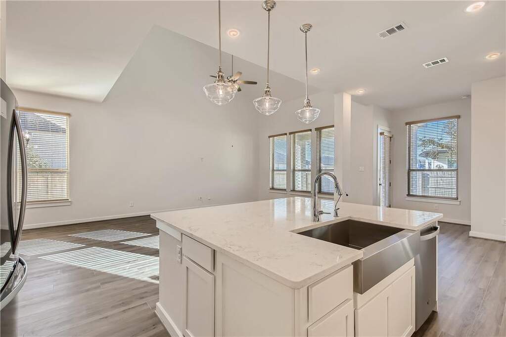 4 Bedroom Single Family Home/House's Image 4
