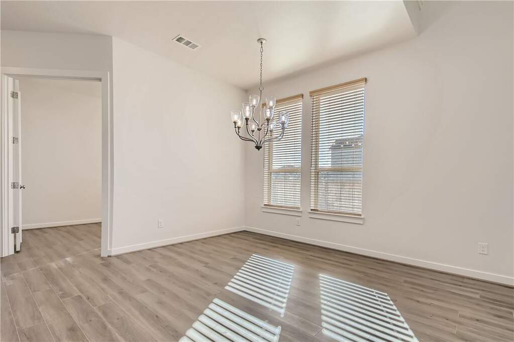 4 Bedroom Single Family Home/House's Image 6
