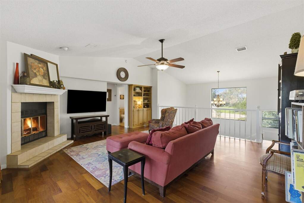 4 Bedroom Single Family Home/House's Image 8