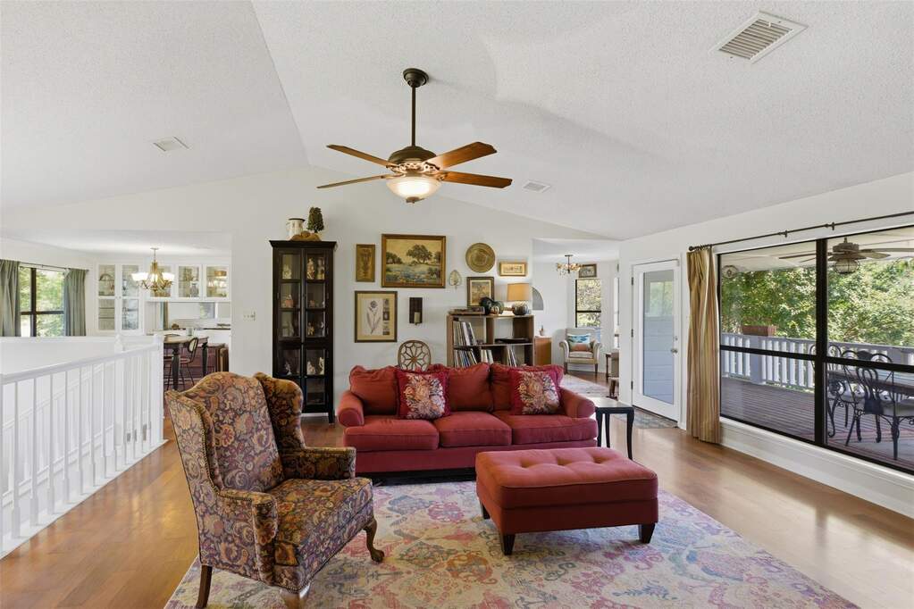 4 Bedroom Single Family Home/House's Image 9