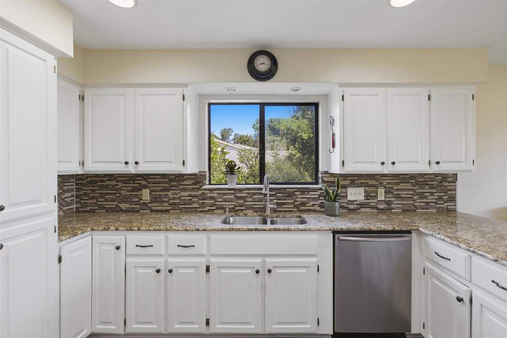 4 Bedroom Single Family Home/House's Image 11