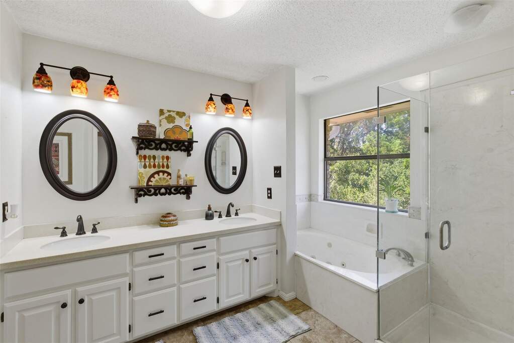 4 Bedroom Single Family Home/House's Image 16