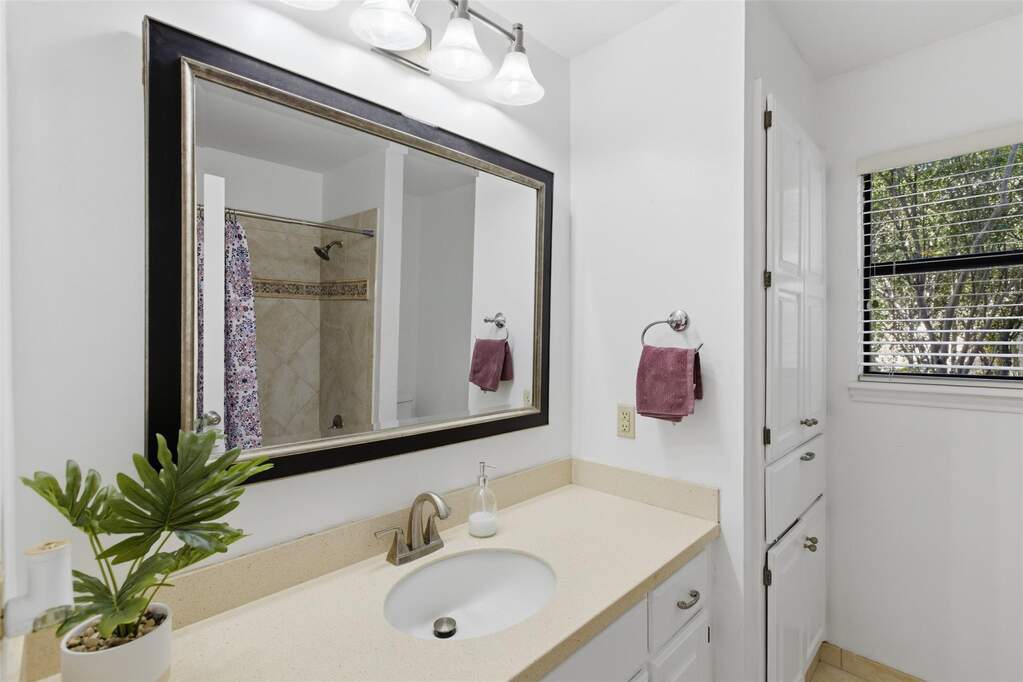 4 Bedroom Single Family Home/House's Image 21