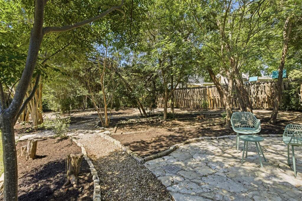 4 Bedroom Single Family Home/House's Image 32