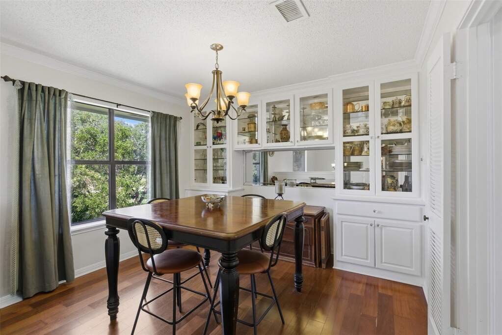 4 Bedroom Single Family Home/House's Image 5