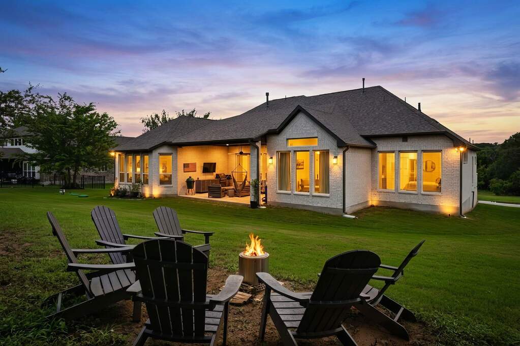 4 Bedroom Single Family Home/House's Image 4