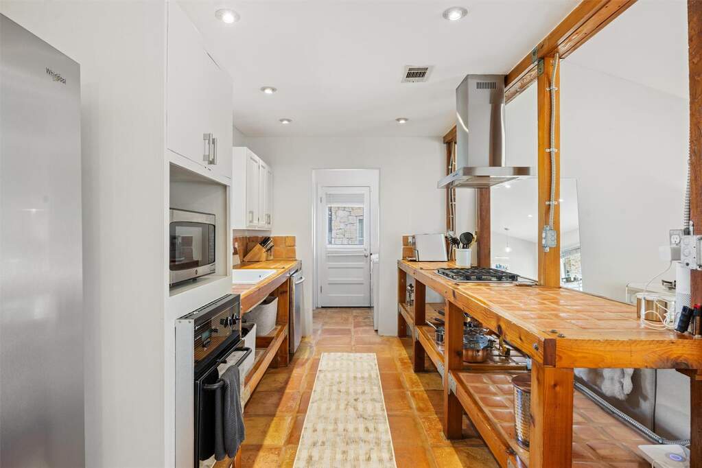 4 Bedroom Single Family Home/House's Image 7