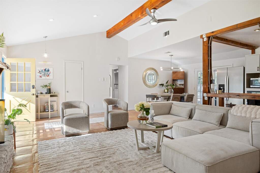 4 Bedroom Single Family Home/House's Image 3