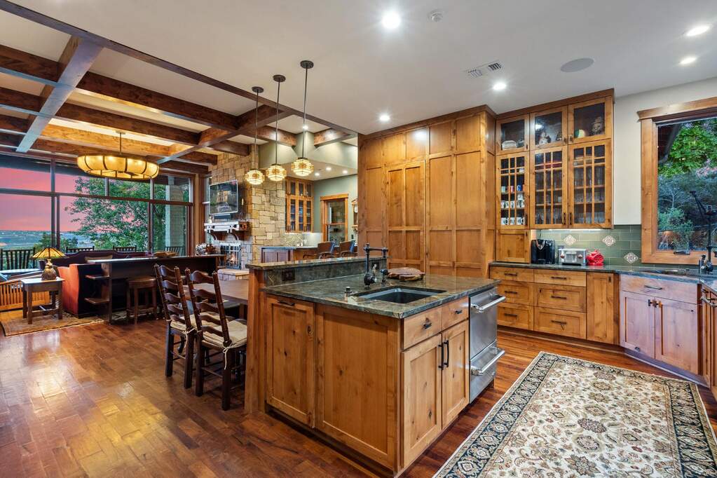 4 Bedroom Single Family Home/House's Image 4
