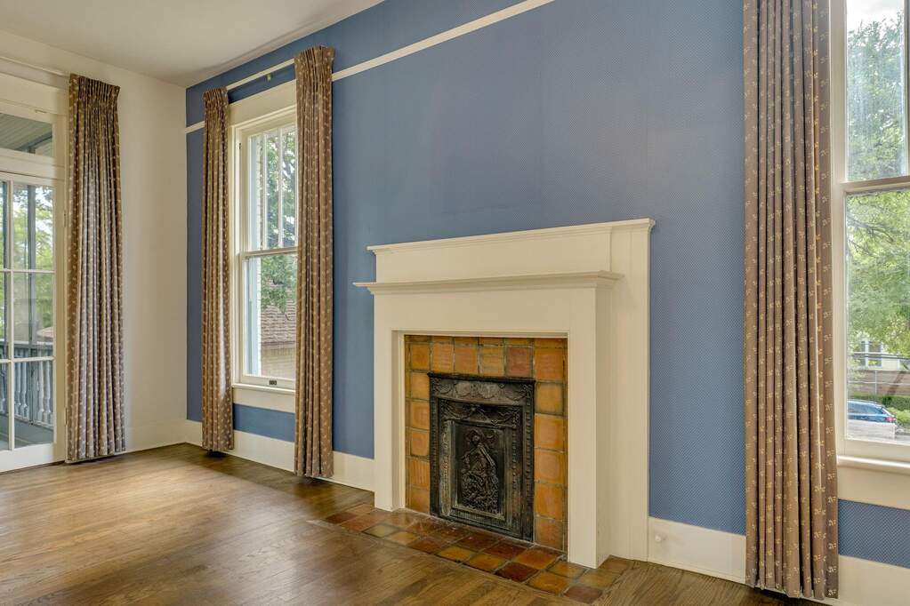 6 Bedroom Single Family Home/House's Image 10