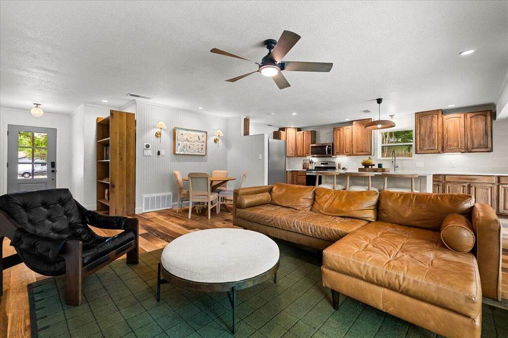 3 Bedroom Single Family Home/House's Image 4
