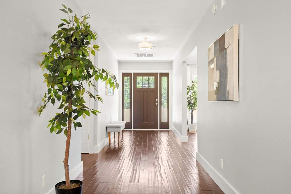 3 Bedroom Single Family Home/House's Image 8