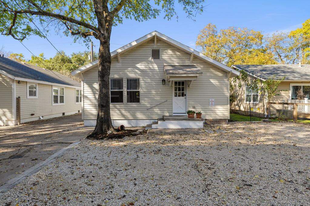Single Family Home/House's Image 9
