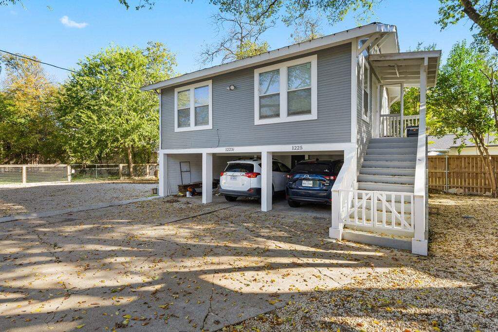 Single Family Home/House's Image 11