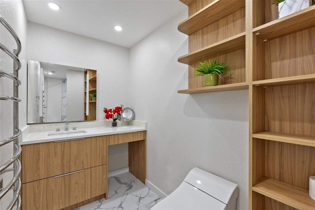 5 Bedroom Single Family Home/House's Image 19