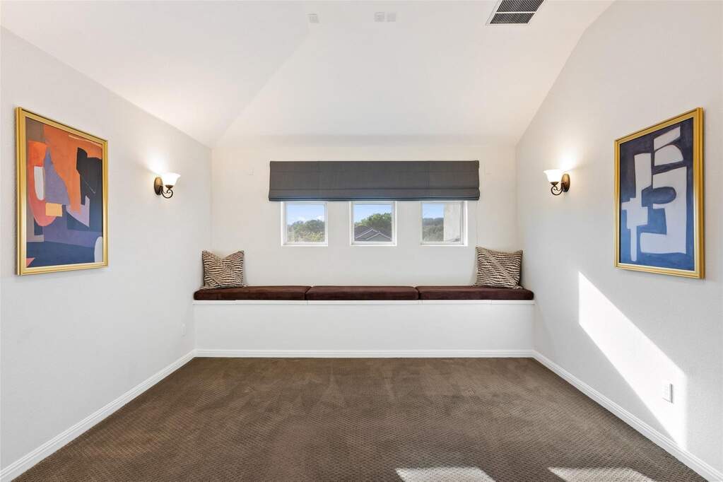 5 Bedroom Single Family Home/House's Image 27