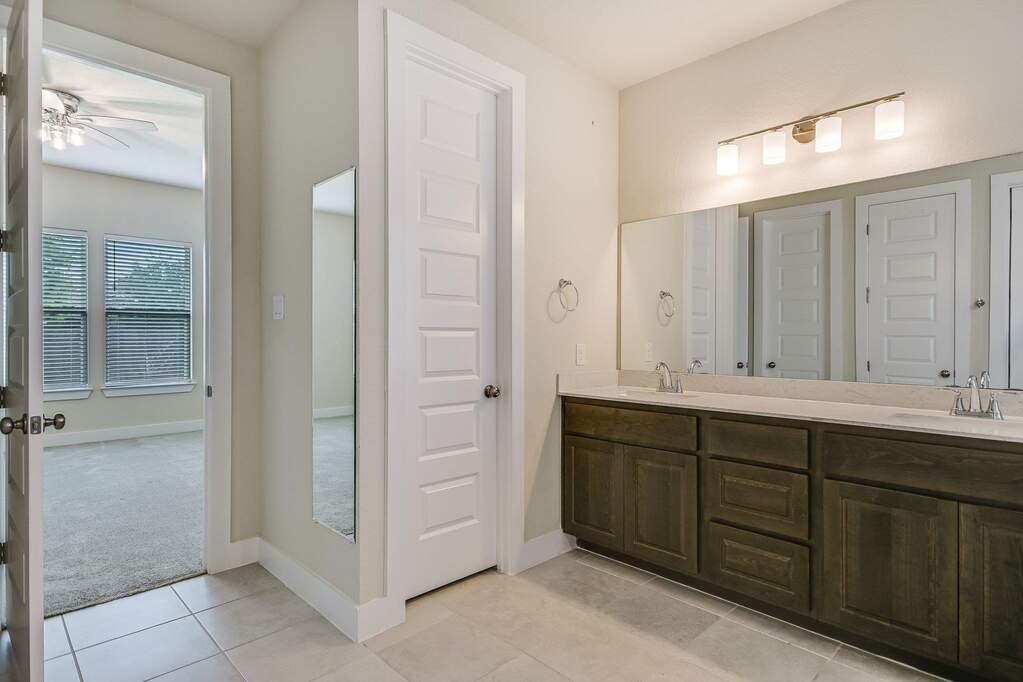 4 Bedroom Single Family Home/House's Image 9