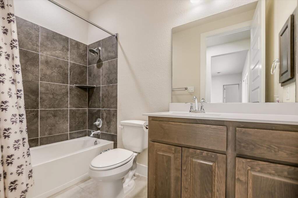 4 Bedroom Single Family Home/House's Image 18