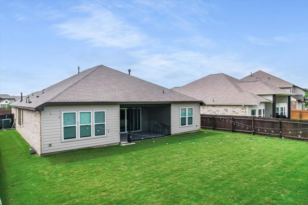 4 Bedroom Single Family Home/House's Image 25