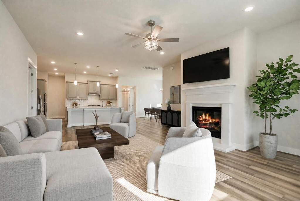 4 Bedroom Single Family Home/House's Image 4