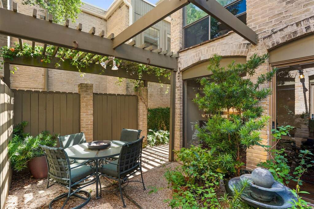 Because the courtyard sits right in the center of the house, you can slide those big glass doors open and let the outside blend right into your everyday living space