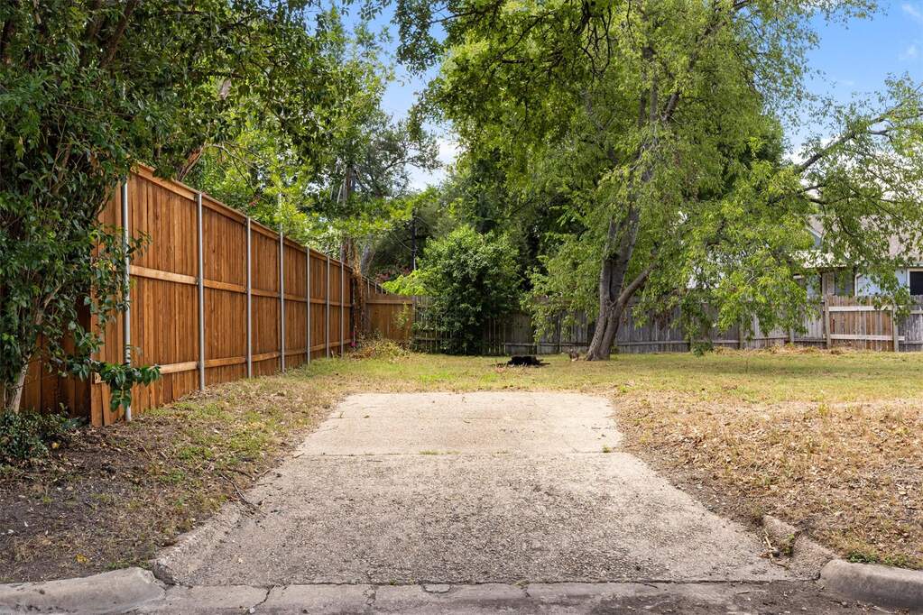 Land/Vacant Land's Image 9