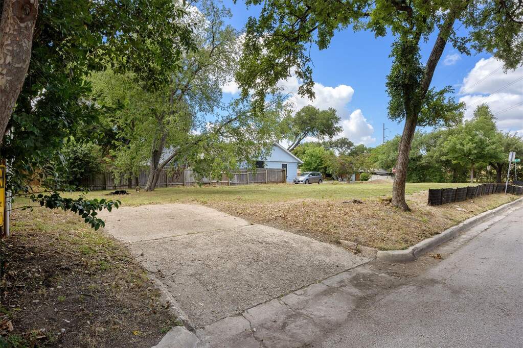 Land/Vacant Land's Image 10