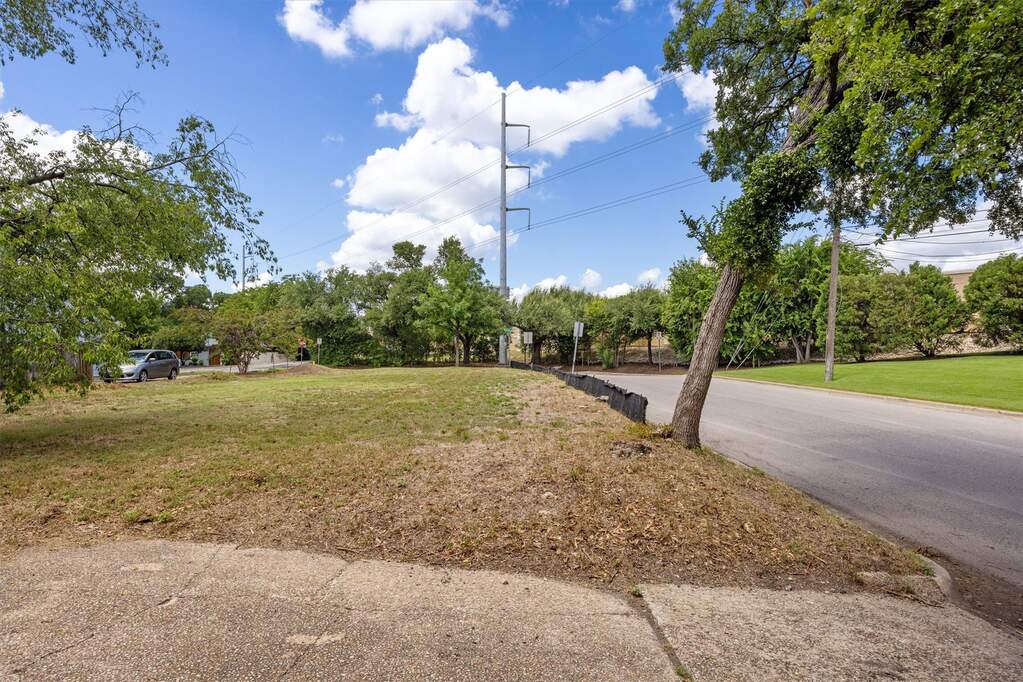 Land/Vacant Land's Image 11