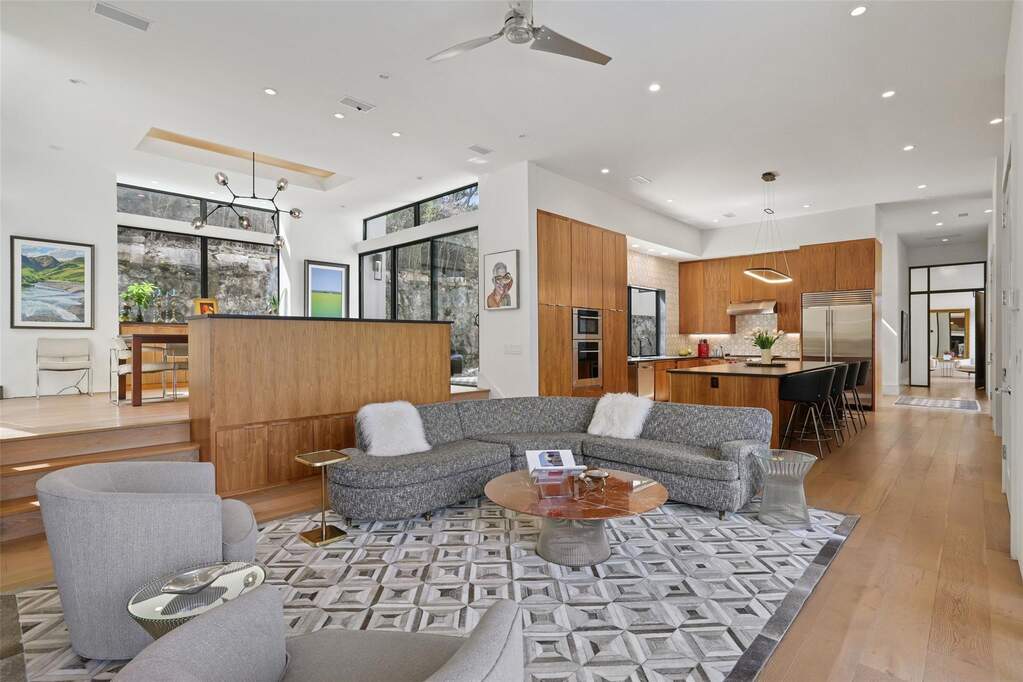 4 Bedroom Single Family Home/House's Image 7