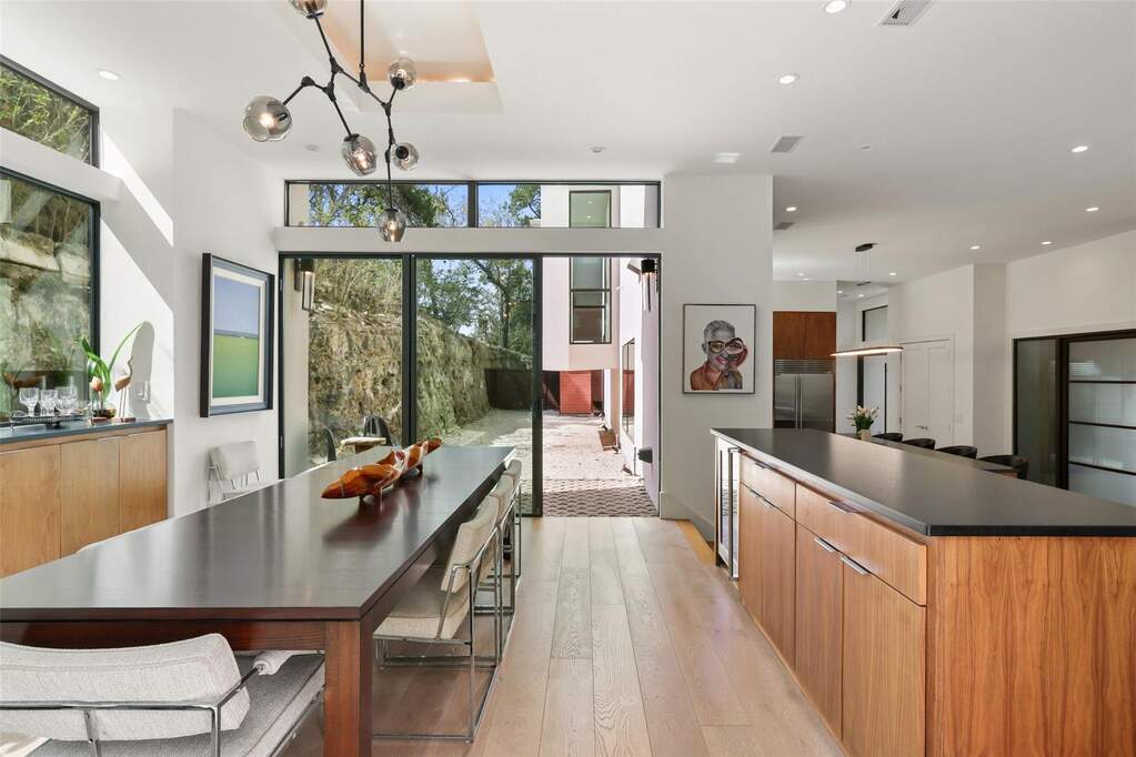 4 Bedroom Single Family Home/House's Image 8