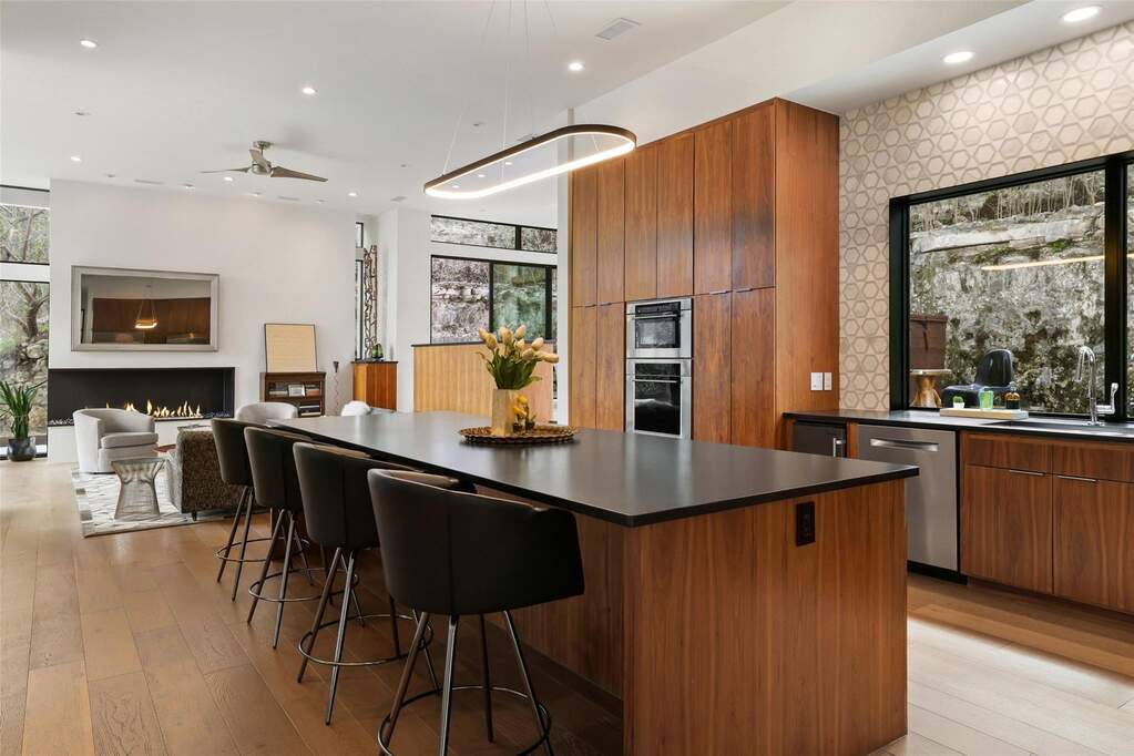 4 Bedroom Single Family Home/House's Image 12