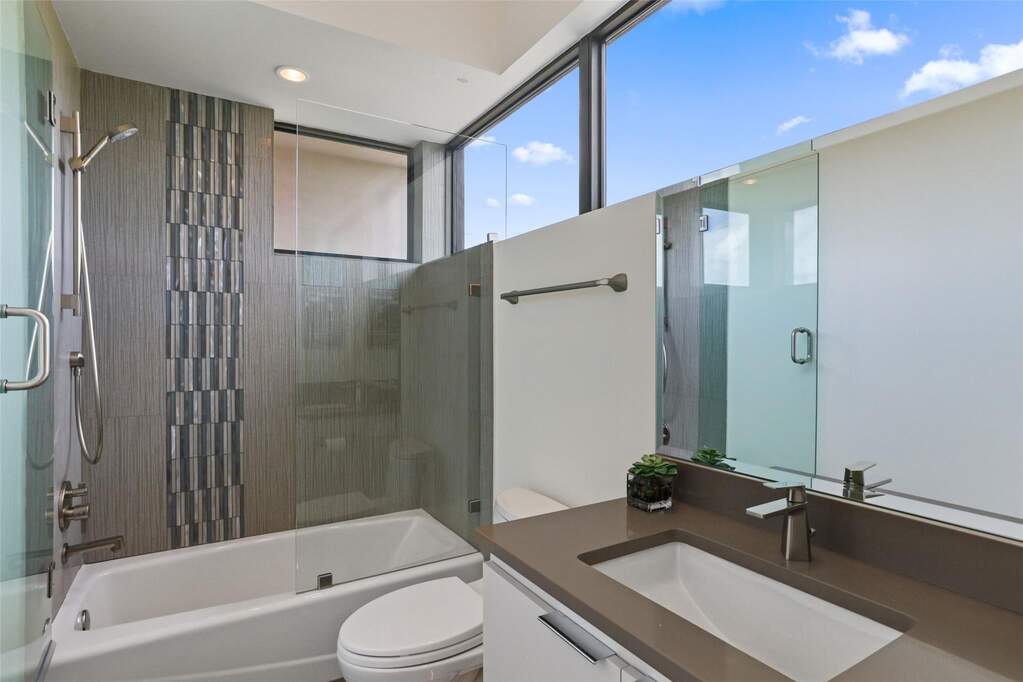 4 Bedroom Single Family Home/House's Image 30