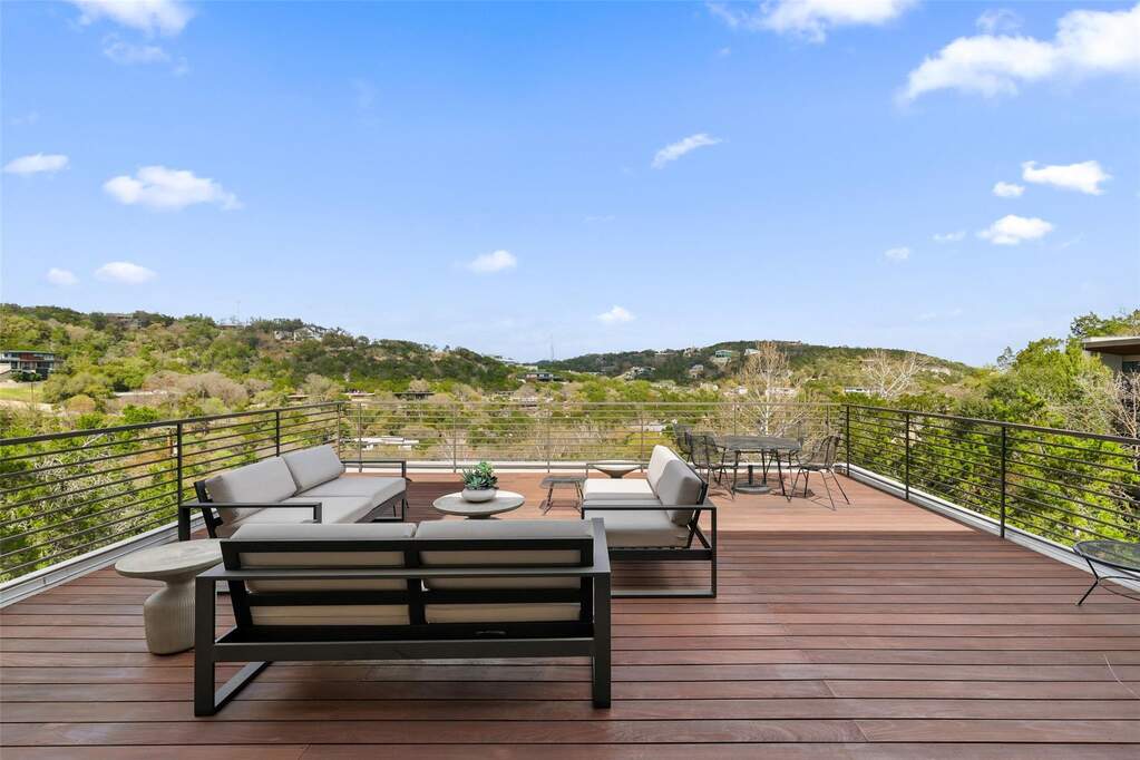 4 Bedroom Single Family Home/House's Image 32