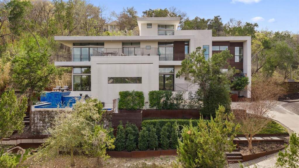 4 Bedroom Single Family Home/House's Image 33