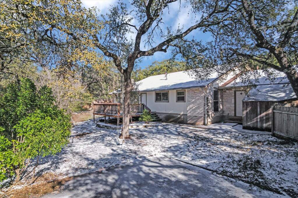 6 Bedroom Single Family Home/House's Image 7