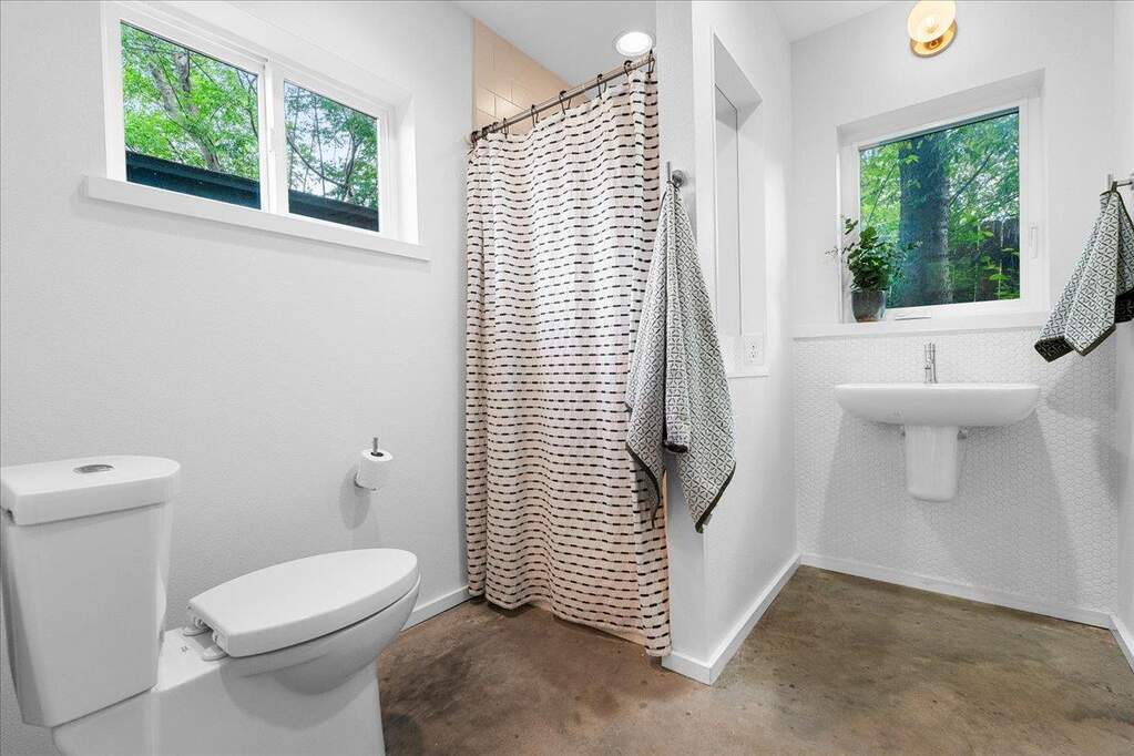 4 Bedroom Single Family Home/House's Image 13
