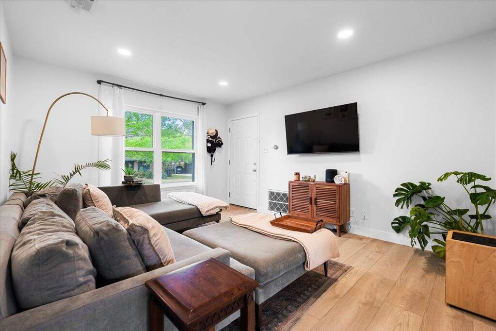 4 Bedroom Single Family Home/House's Image 16